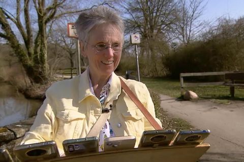 Pokémon-Go-Oma: Diese 72-Jährige spielt täglich mit sechs Handys (Video)