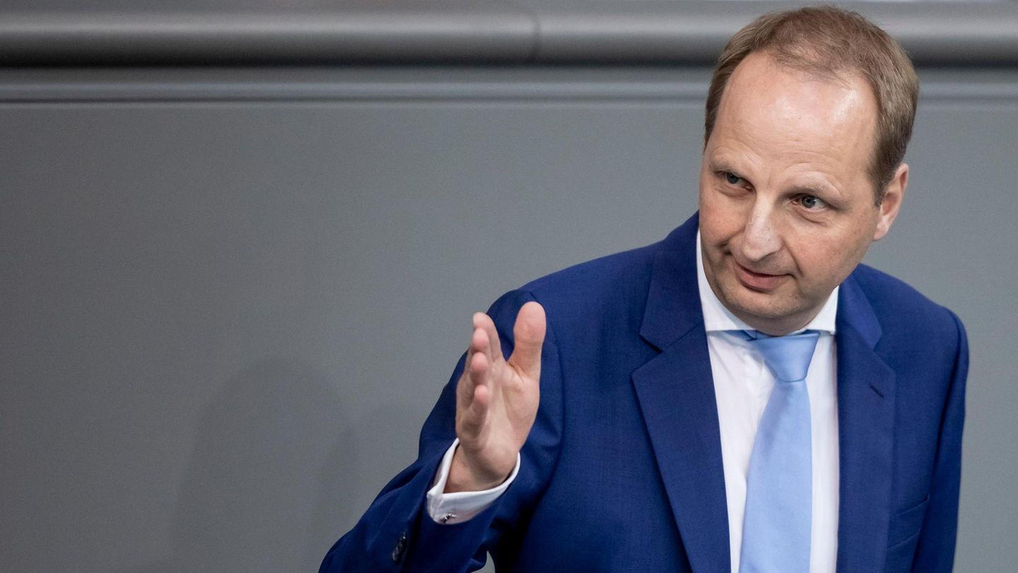 Der CDU-Abgeordnete Thomas Heilmann hat Bedenken gegen das Schuldenpaket. Hier hält eine Rede im Bundestag