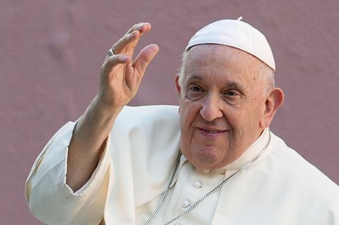 Papst Franziskus geht es besser