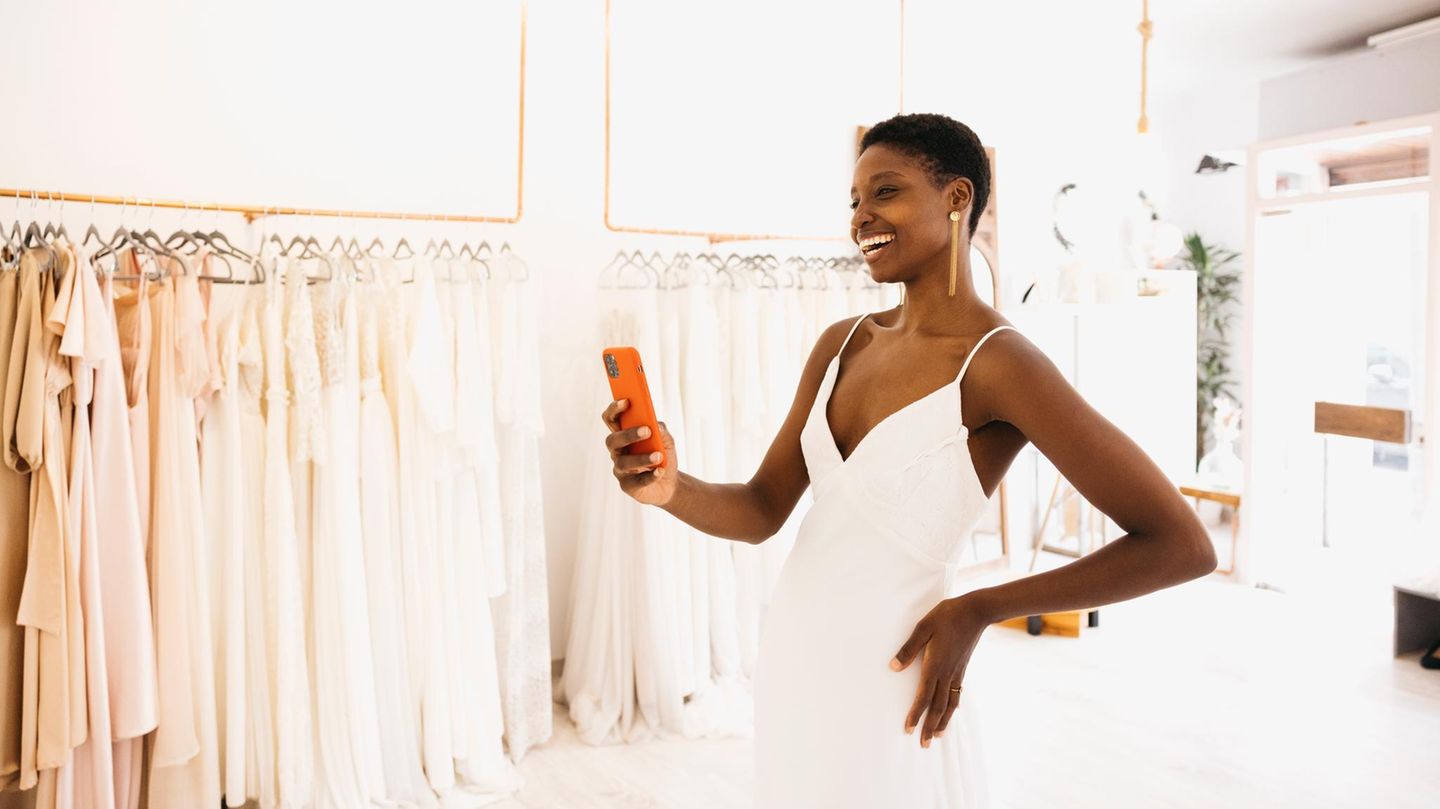 Schlichte Eleganz: Die Brautkleider-Trends 2025 liegen zwischen schlicht und opulent