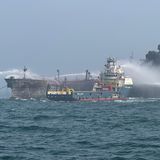 Lösch-Schiffe bei den kollidierten Schiffen