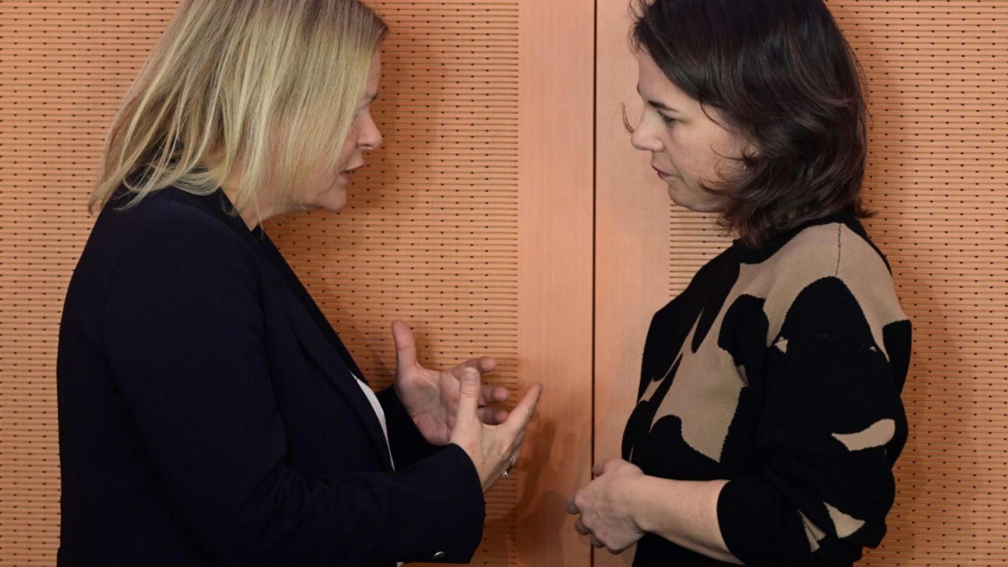 Ministerinnen Baerbock und Faeser