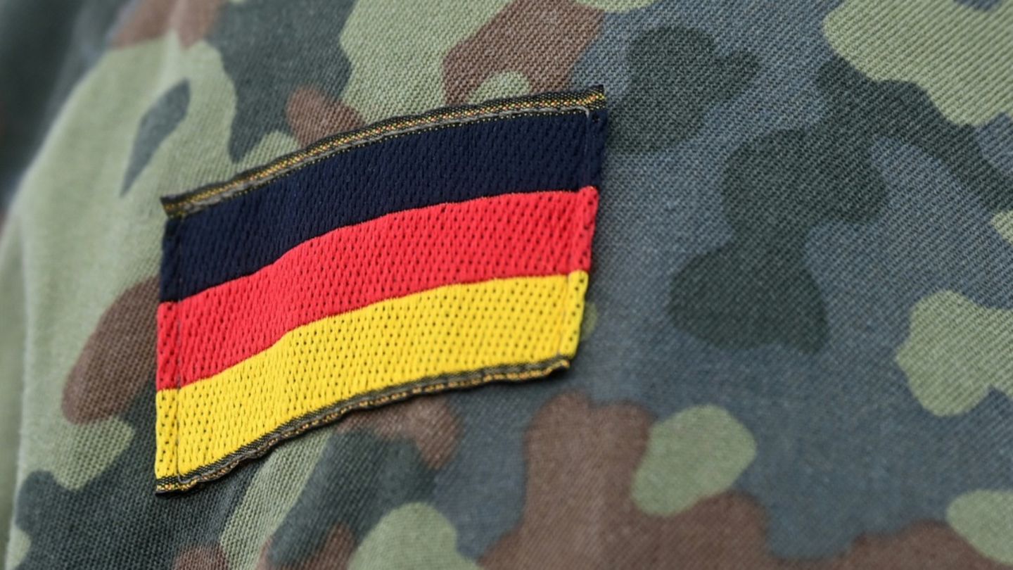 Flagge auf einer Bundeswehruniform