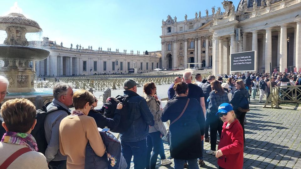 Schlange vorm Petersdom