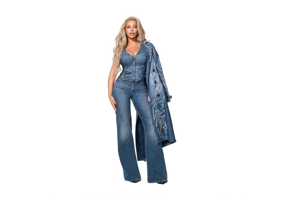 Doppel-Denim Beyonce in Jeans-Look