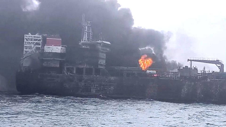 Rätselhafter Crash vor Englands Küste: Flammeninferno im Video Rätselhafter Crash vor Englands Küste: Flammeninferno im Video