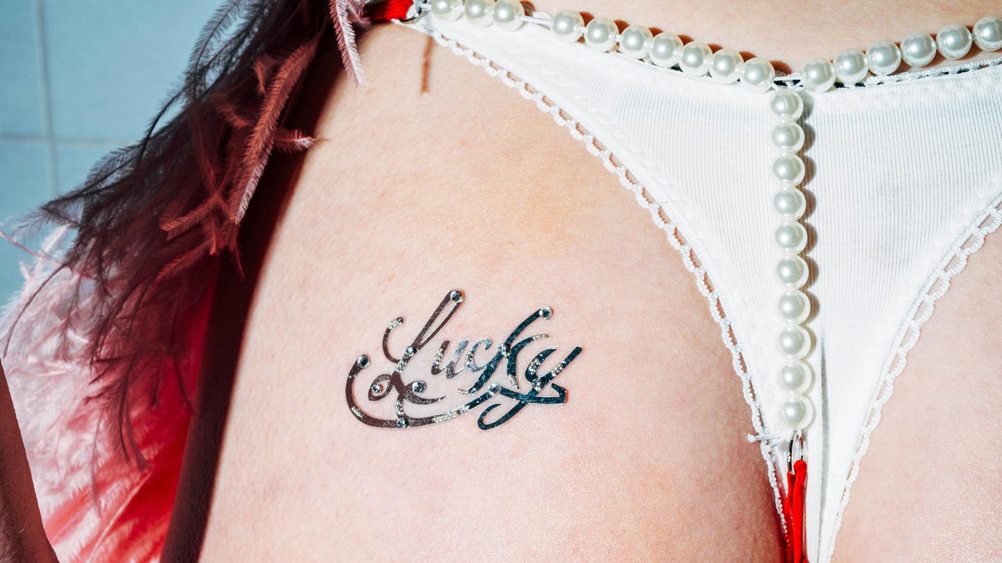 Ikkimel veröffentlichte im Mai 2023 ihre EP "Aszendent Bitch"