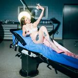 Ikkimel arbeitete vor ihrer Musikkarriere im Gehirn- und Sprachlabor der Freien Universität Berlin