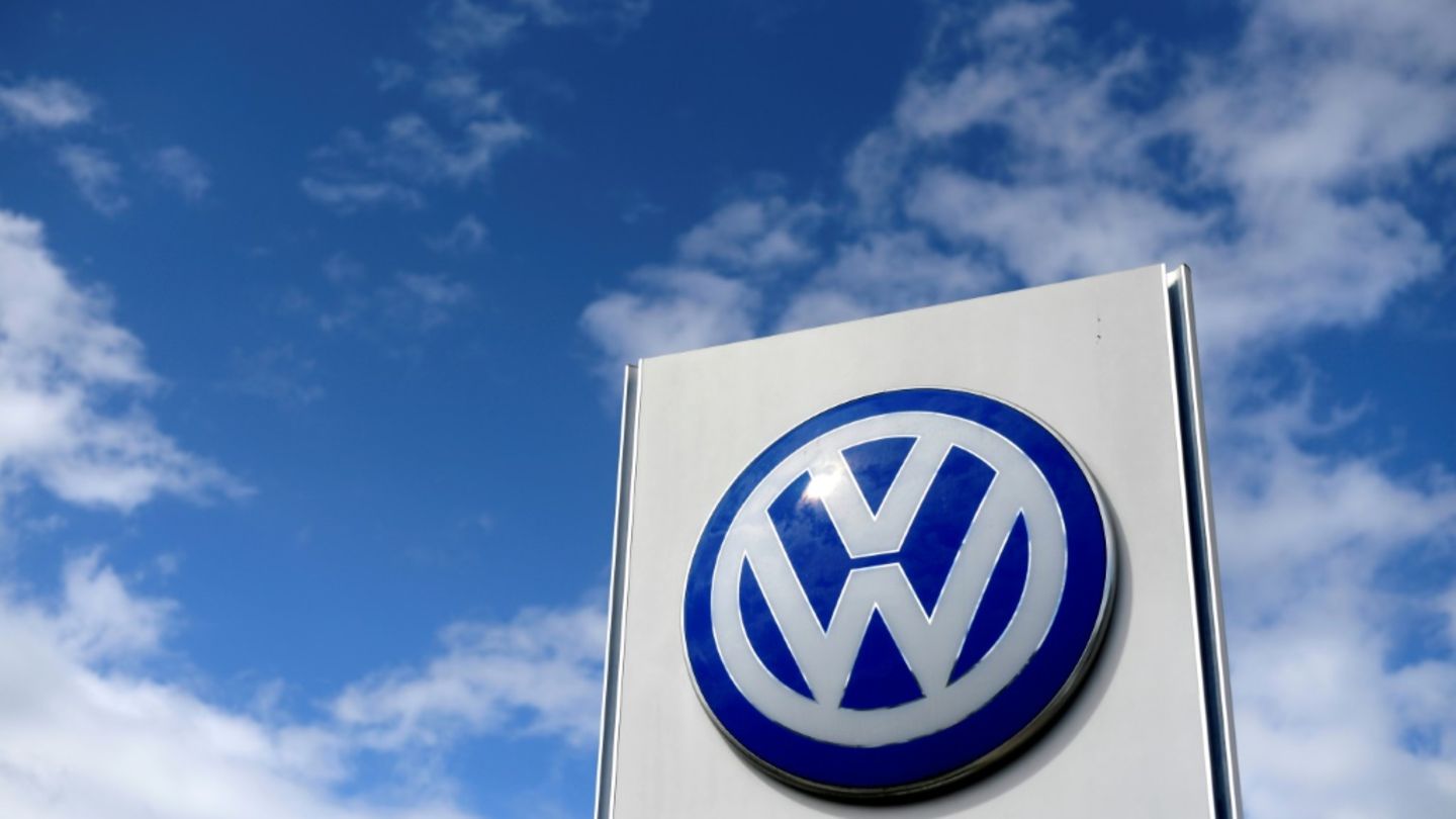 VW-Logo bei Autohändler in Hamm