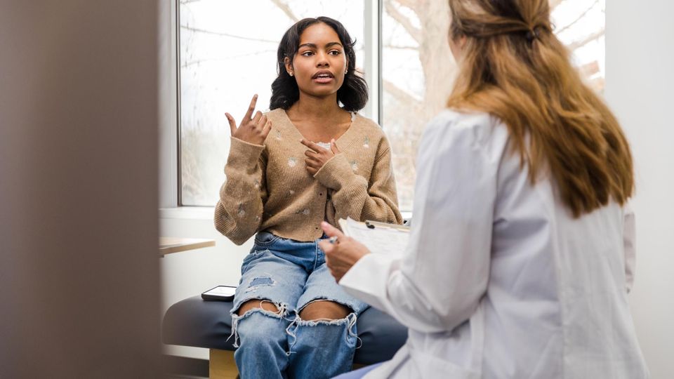 Frauenarzt: Was Mädchen und Eltern vorm ersten Termin wissen sollten