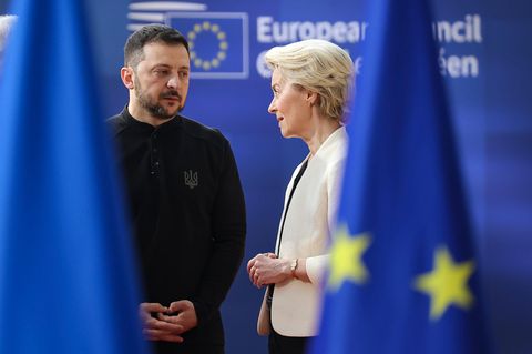 Ukraines Präsident Wolodymyr Selenskyj mit EU-Kommissionspräsidentin Ursula von der Leyen.