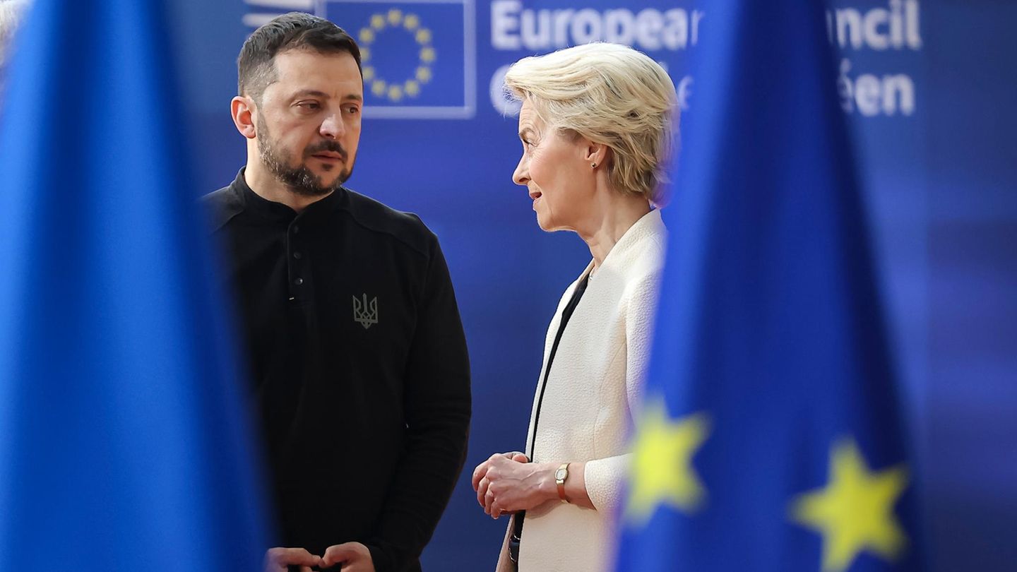 Ukraines Präsident Wolodymyr Selenskyj mit EU-Kommissionspräsidentin Ursula von der Leyen.