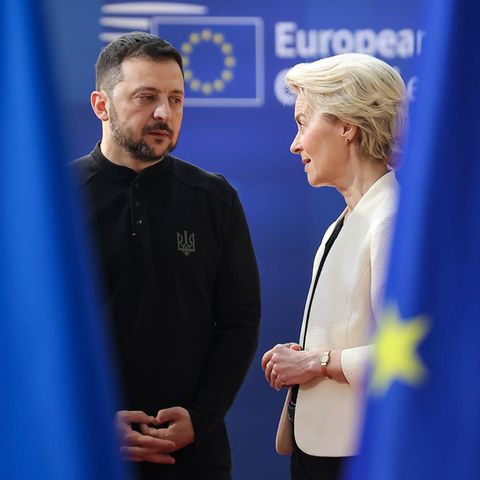 Ukraines President Wolodymyr Selenskyj with EU Commission President Ursula von der Leyen.