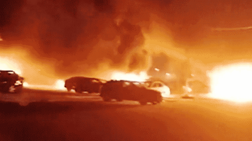 "Massiver Angriff" auf Russland: Videos zeigen Explosionen in Moskauer Vororten "Massiver Angriff" auf Russland: Videos zeigen Explosionen in Moskauer Vororten