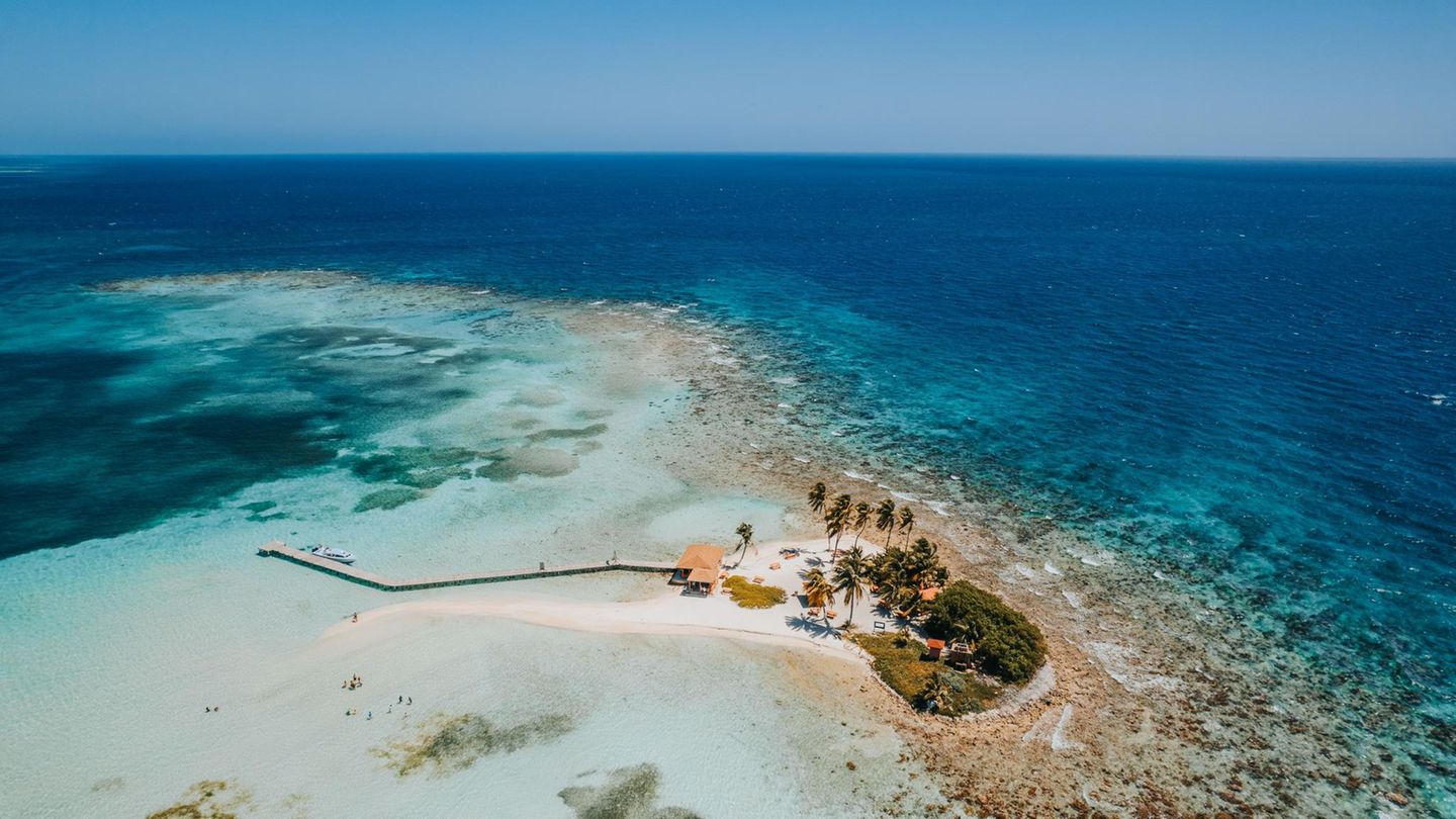 Eine kleine bewohnte Insel vor Belize Eine kleine bewohnte Insel vor Belize