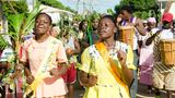 Eine Gruppe von Musikern und Tänzern der Garifuna in Belize