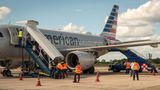 Anreise: Wie kommt man nach Belize? Mit Geduld.  Von Deutschland aus fliegen vor allem US-Fluggesellschaften wie Delta Air Lines und American Airlines nach Belize. Auch Flüge der British Airways oder Air Canada werden von den amerikanischen Fluglinien abgewickelt. Von Frankfurt aus ist es mindestens ein Zwischenstopp in den USA oder Kanada bis zum Endflughafen Philip S. W. Goldson in Belize. Die Reisedauer beträgt durchschnittlich 27 Stunden. Die Preise für Hin- und Rückflug liegen zwischen 800 und 1100 Euro. Ein Visum benötigen deutsche Urlauber nicht, hier reicht der Reisepass für eine 30-tägigen Aufenthalt. Die örtliche Einreisebehörde verlängert die Aufenthaltserlaubnis gegen Gebühr um weitere 30 Tage. 