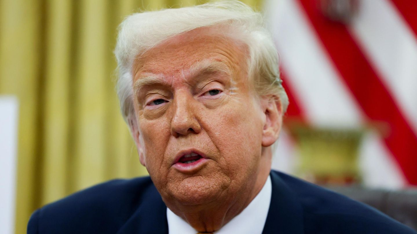 US-Präsident Donald Trump vor einer Flagge. Denkt er gerade über Zölle nach?