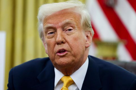 US-Präsident Donald Trump vor einer Flagge. Denkt er gerade über Zölle nach?