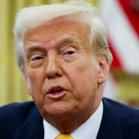 US-Präsident Donald Trump vor einer Flagge. Denkt er gerade über Zölle nach?