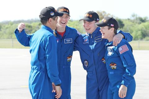 Crew 10 von links nach rechts: Takuya Onishi, Nichole Ayers, Kirill Peskow, Anne McClain am 7. März in Florida
