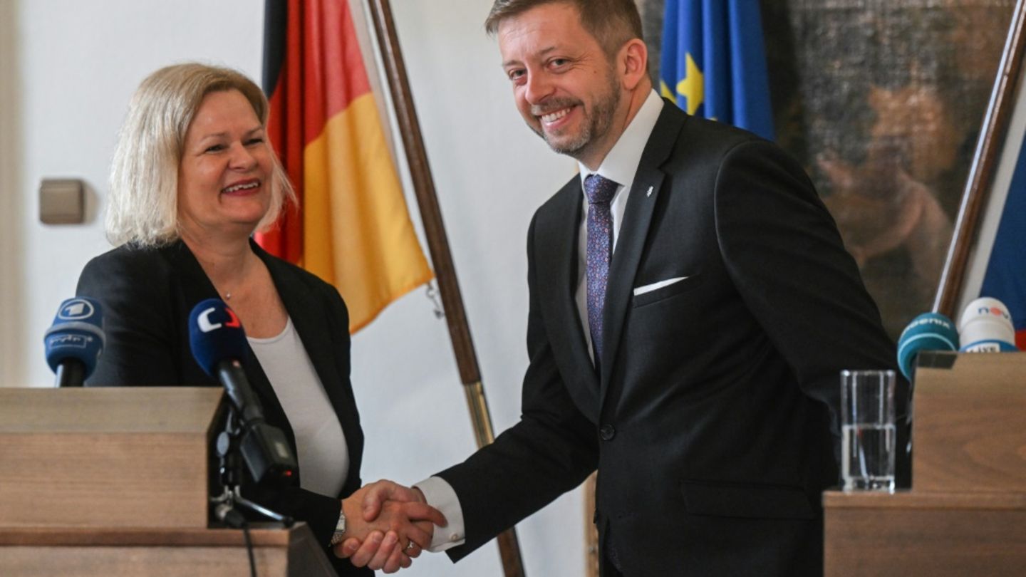 Faeser und Rakusan bei Treffen in Prag im Mai 2024