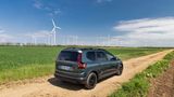 Wer es günstiger will, entscheidet sich für den 110 PS starken Basisbenziner oder überlegt, ob die 100 PS starke Version mit bivalentem Autogasantrieb der richtige Antrieb sein könnte. Preislich geht es bei gerade einmal 17.990 Euro los. Der Siebensitzer ist 1000 Euro teurer