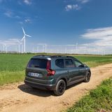 Wer es günstiger will, entscheidet sich für den 110 PS starken Basisbenziner oder überlegt, ob die 100 PS starke Version mit bivalentem Autogasantrieb der richtige Antrieb sein könnte. Preislich geht es bei gerade einmal 17.990 Euro los. Der Siebensitzer ist 1000 Euro teurer