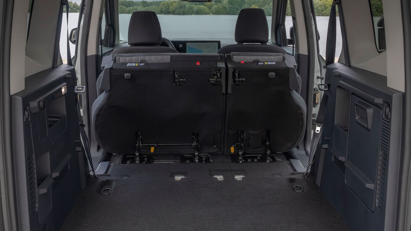 Automarkt: Ford hat in den vergangenen Jahren nur selten positive Schlagzeilen gemacht und ist von vielen Einkaufslisten längst verschwunden. Dabei gibt es mit dem Tourneo Courier eine besonders interessante Version für Familien, die im Alltag viel Freiraum benötigen. Der Hochdachkombi ist sich über die Jahre mit seinem variablen Platzangebot treu geblieben Ford hat in den vergangenen Jahren nur selten positive Schlagzeilen gemacht und ist von vielen Einkaufslisten längst verschwunden. Dabei gibt es mit dem Tourneo Courier eine besonders interessante Version für Familien, die im Alltag viel Freiraum benötigen. Der Hochdachkombi ist sich über die Jahre mit seinem variablen Platzangebot treu geblieben