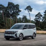 Der Kölner bietet Platz für fünf Personen oder ein gigantisches Ladevolumen von 570 bis über 2100 Litern. Mit einer Länge von 4,35 Metern ist der Ford Tourneo Courier in der Kompaktklasse unterwegs, bietet jedoch Raum wie ein großer Kombi oder eben ein Van. Besonders praktisch sind nicht nur die weit aufschwingende Heckklappe, sondern auch die beiden Schiebetüren