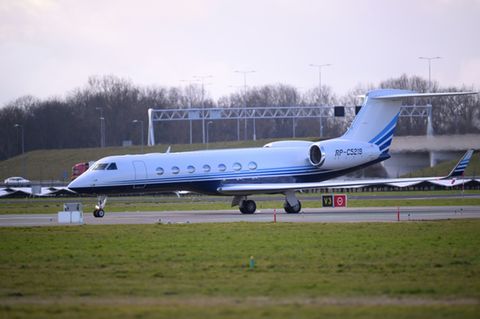 Flugzeug landet in Rotterdam
