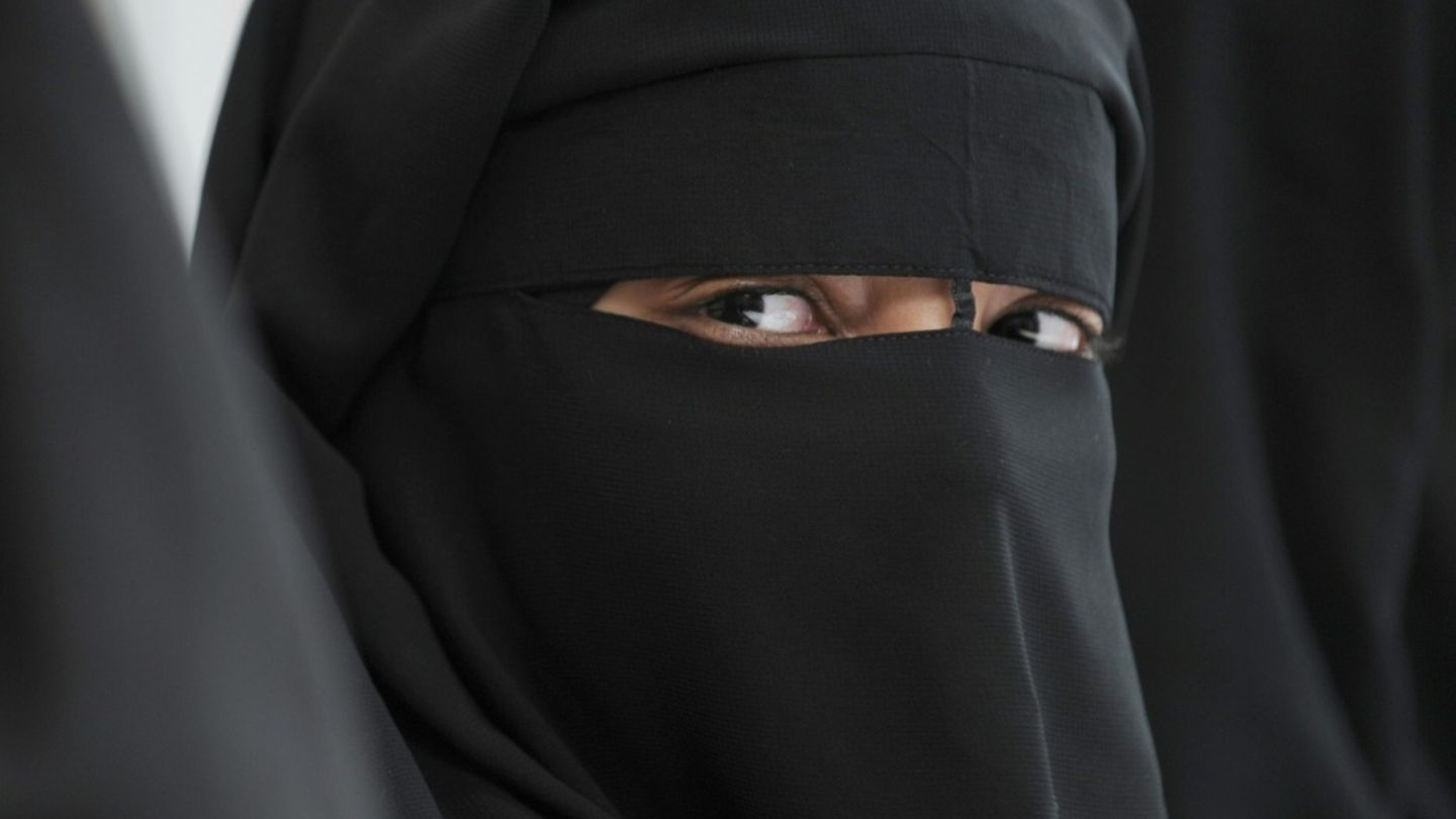 Frau in einem Niqab