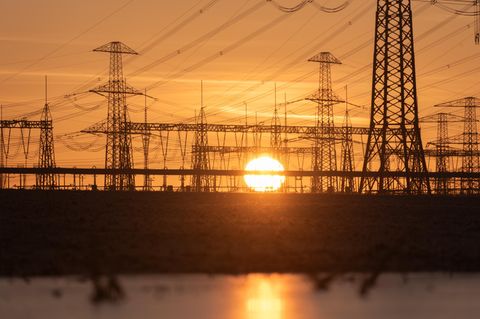 Das Umspannwerk Womirstedt in Sachsen-Anhalt, wo die 540 Kilometer lange Stromtrasse "Südostlink" nach Bayern beginnt