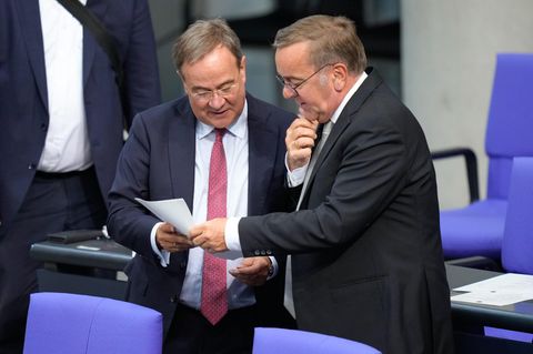 Boris Pistorius und Armin Laschet im Bundestag