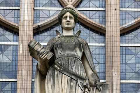 Statue der Göttin Justitia