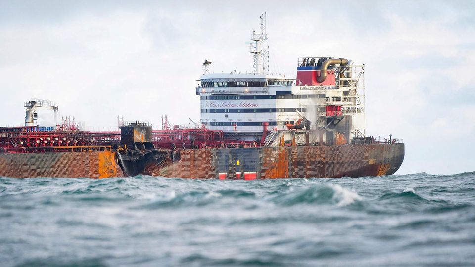 Neu: Schiffskamera filmt Moment der Tankerkollision auf Nordsee Neu: Schiffskamera filmt Moment der Tankerkollision auf Nordsee