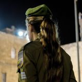 Eine Soldatin in Israel