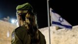 Eine Soldatin in Israel