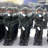 Die allgemeine Wehrpflicht gilt seit 1905. Ab 18 Jahren können sich Männer und Frauen freiwillig melden, ab 21 gilt die Wehrpflicht. Die Dauer des Wehrdienstes hängt vom Schulabschluss ab, beträgt aber meist 24 Monate. Die Auswahl der Wehrpflichtigen erfolgt per Los: Am Tag der Einberufung können sich Berechtigte freiwillig melden oder an der Lotterie teilnehmen. Jedes Jahr kommen so etwa bis zu 100.000 Männer zum Militär