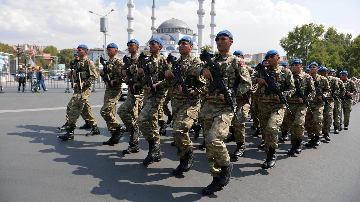 Türkei Soldaten marschieren in der Türkei