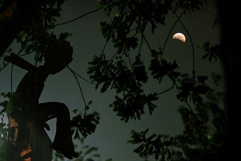 Beginnende Mondfinsternis in San Salvador