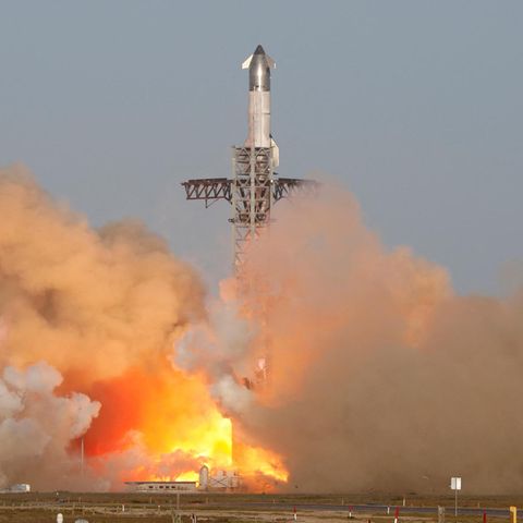Elon Musk Starship beim Teststart