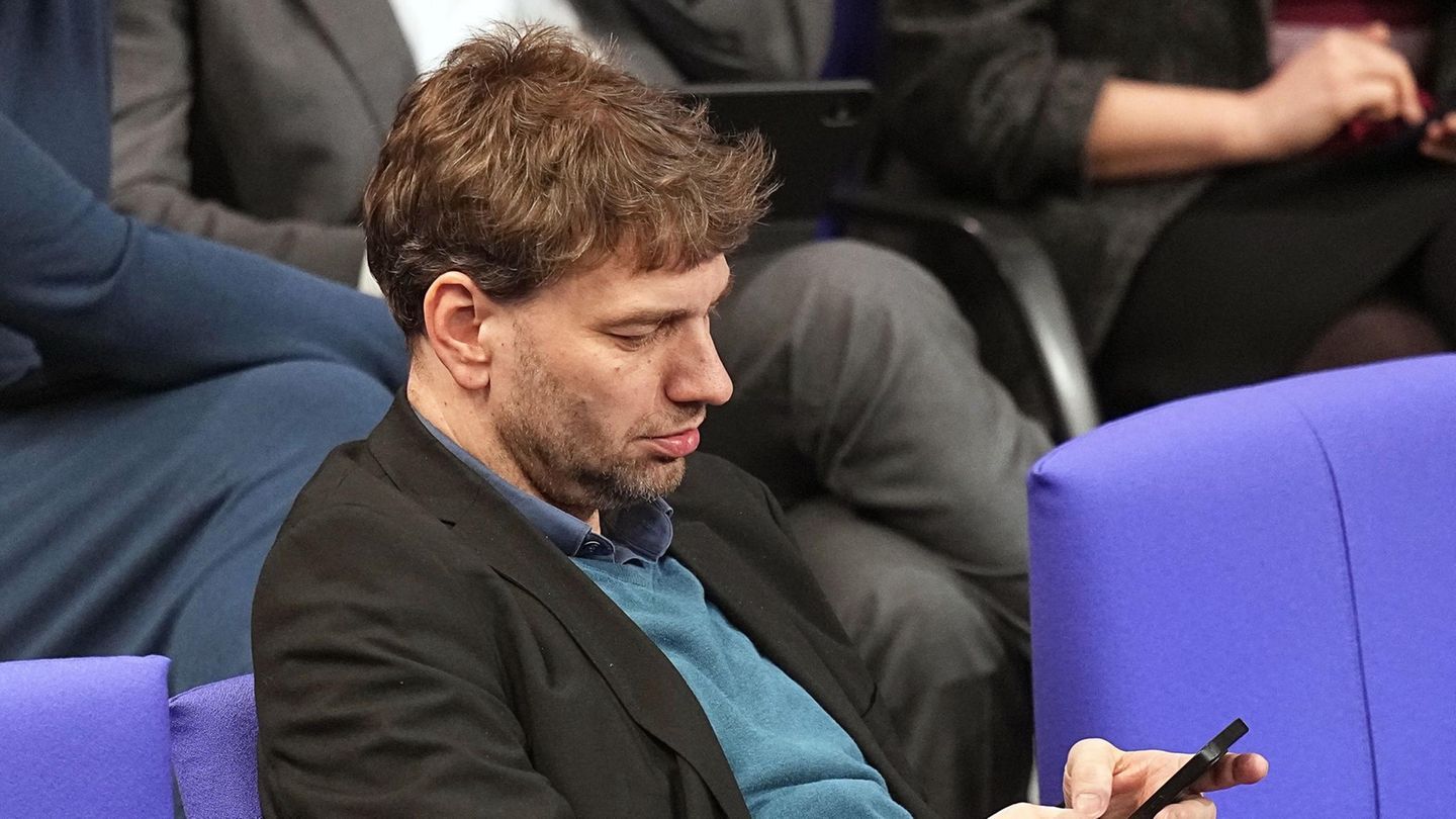 Meinung : Stefan Gelbhaar jüngst im Bundestag: Bei den Vorwürfen gegen ihn soll es um "subjektives Unwohlsein" von Frauen gehen Stefan Gelbhaar jüngst im Bundestag. Im Zuge der Affäre um ihn hat er seinen Listenplatz verloren