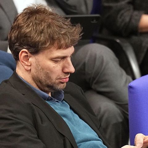 Meinung : Stefan Gelbhaar jüngst im Bundestag: Bei den Vorwürfen gegen ihn soll es um "subjektives Unwohlsein" von Frauen gehen © Michael Kappeler / DPA