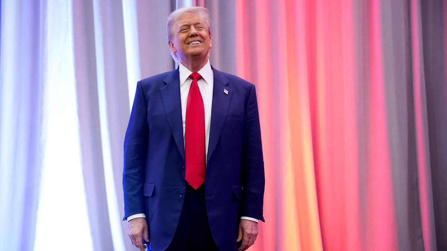Umgang mit US-Regierung: Donald Trump ist wie ein Drache, meint der konservative Denker David Frum: Man dürfe über ihn lachen, sollte ihn aber nie aus den Augen verlieren Donald Trump ist wie ein Drache, meint der konservative Denker David Frum: Man dürfe über ihn lachen, sollte ihn aber nie aus den Augen verlieren