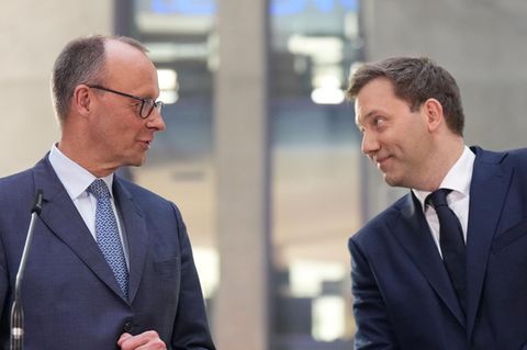 Aufatmen in der designierten Großen Koalition: SPD-Fraktionschef Lars Klingbeil (r.) und CDU-Bundesvorsitzender Friedrich Merz