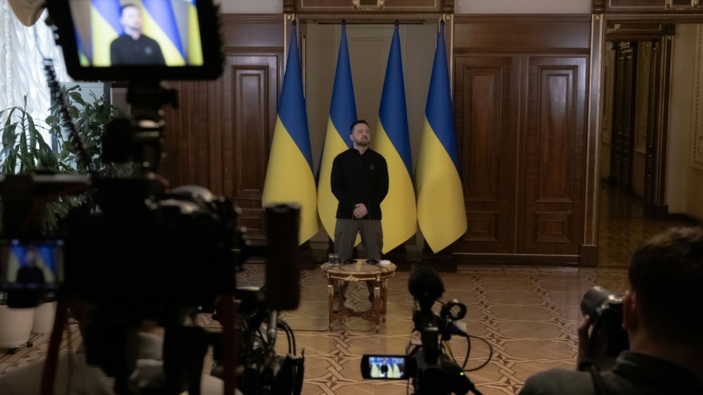 Selenskyj bei einer Pressekonferenz in Kiew am Mittwoch
