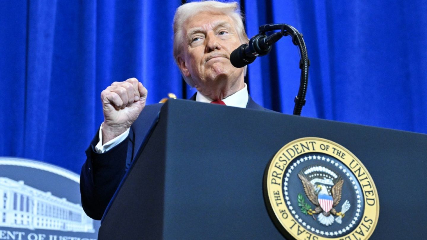 Trump bei seiner Rede im Justizministerium