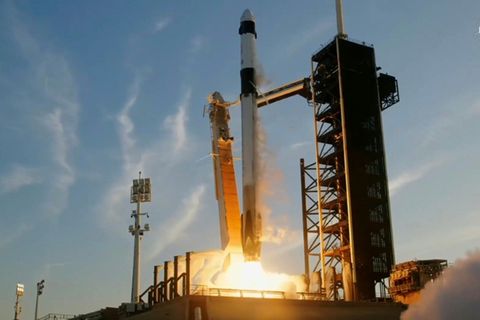 Start der Falcon-9-Rakete