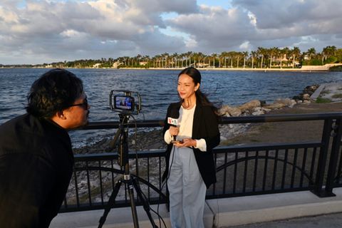 Voice of America-Team nahe Trumps Anwesen Mar-a-Lago